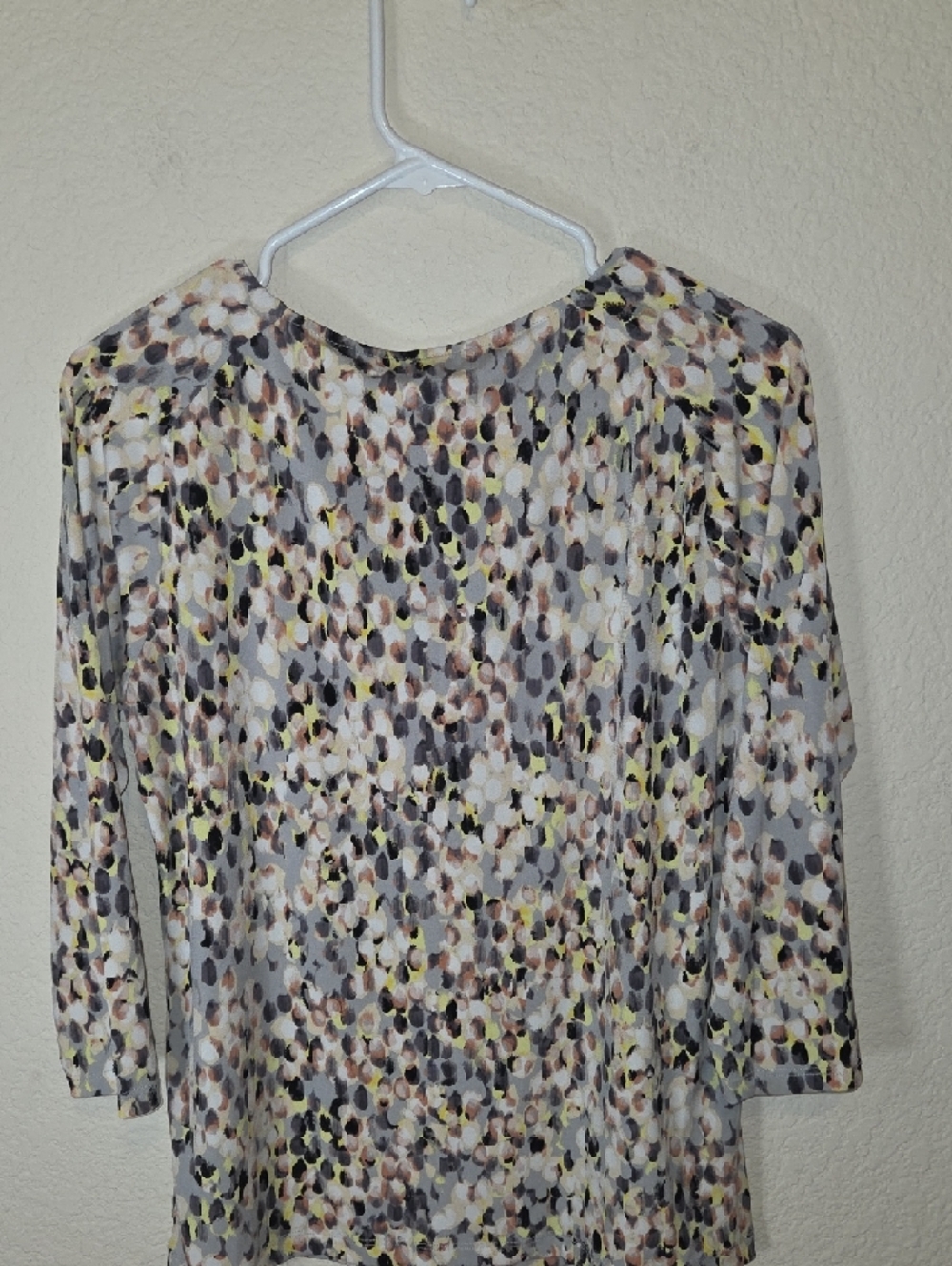 Liz Claiborne Gray, Cream & Yellow Printed Scoop Neck Tunic - Picture 2 of 4